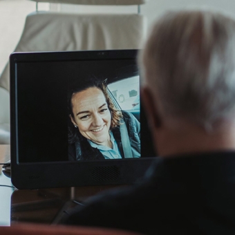 Familjeskärmen KOMP - dela foton, videosamtala eller skicka meddelanden